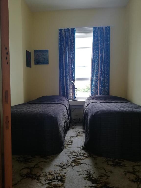 Guest room at Empire Hotel Backpackers in Oamaru, photo 3